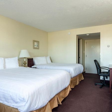 Irving West Hotel Gander Exterior photo