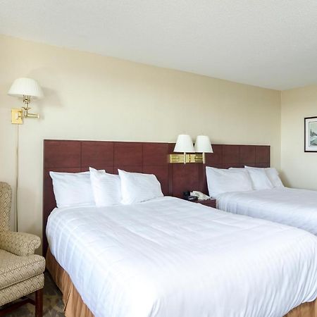 Irving West Hotel Gander Exterior photo