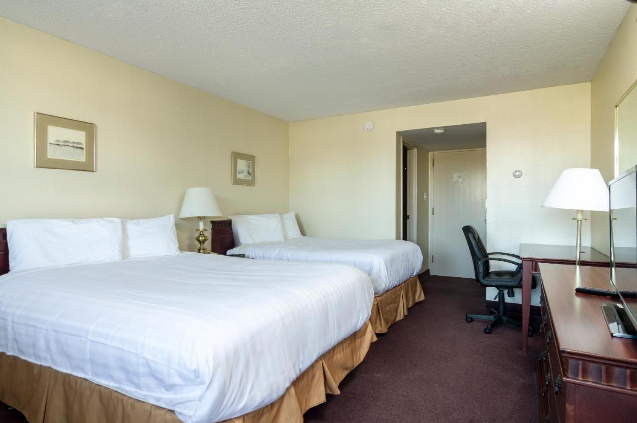Irving West Hotel Gander Exterior photo