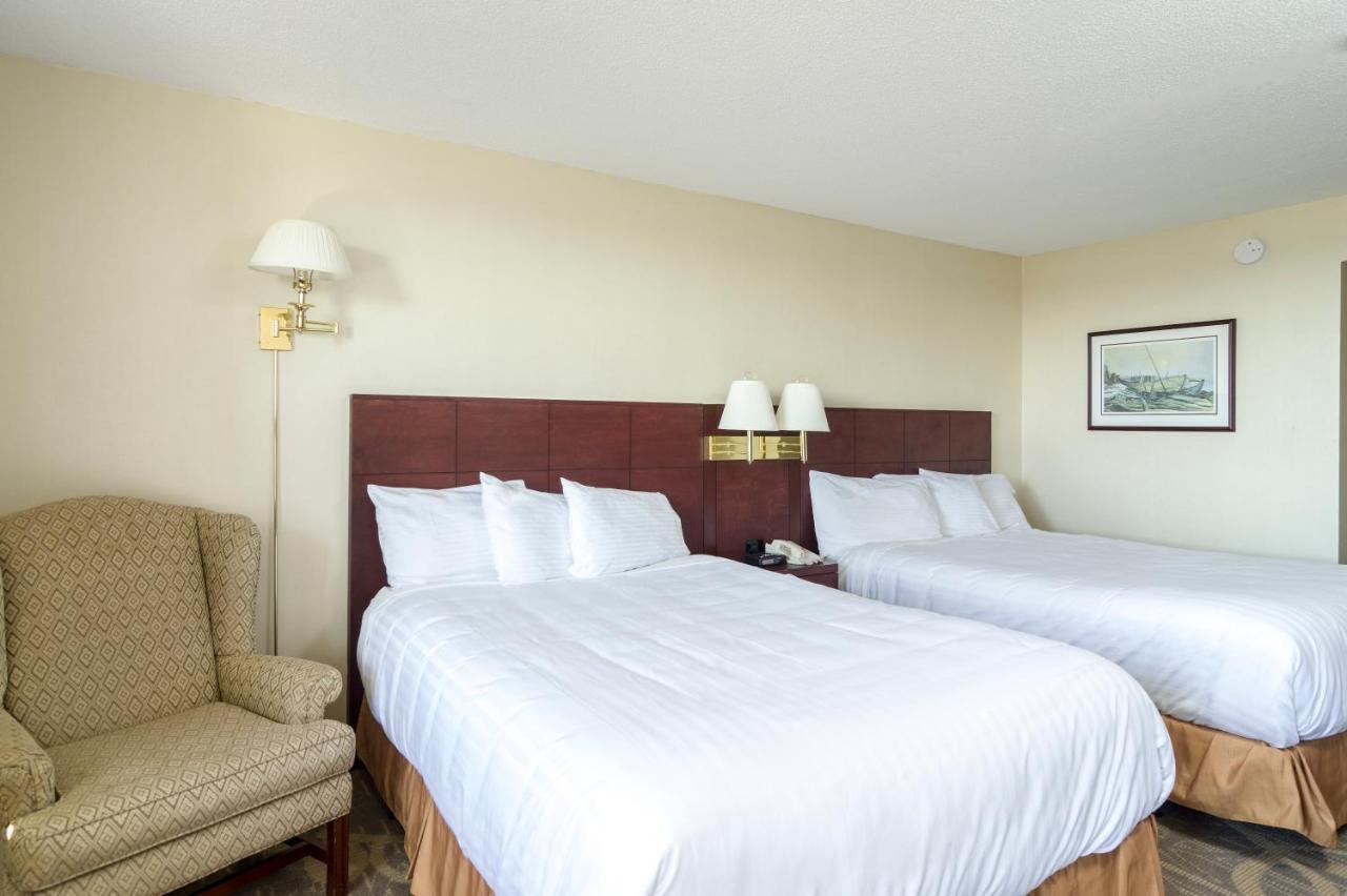 Irving West Hotel Gander Exterior photo