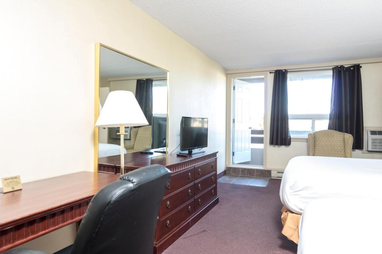 Irving West Hotel Gander Exterior photo